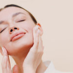 Tratamiento facial con máquina de radiofrecuencia